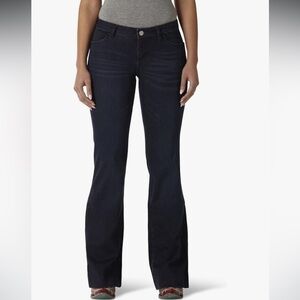 Wrangler | Women’s Retro Mae Mid Rise Wide Leg Trouser Jean
